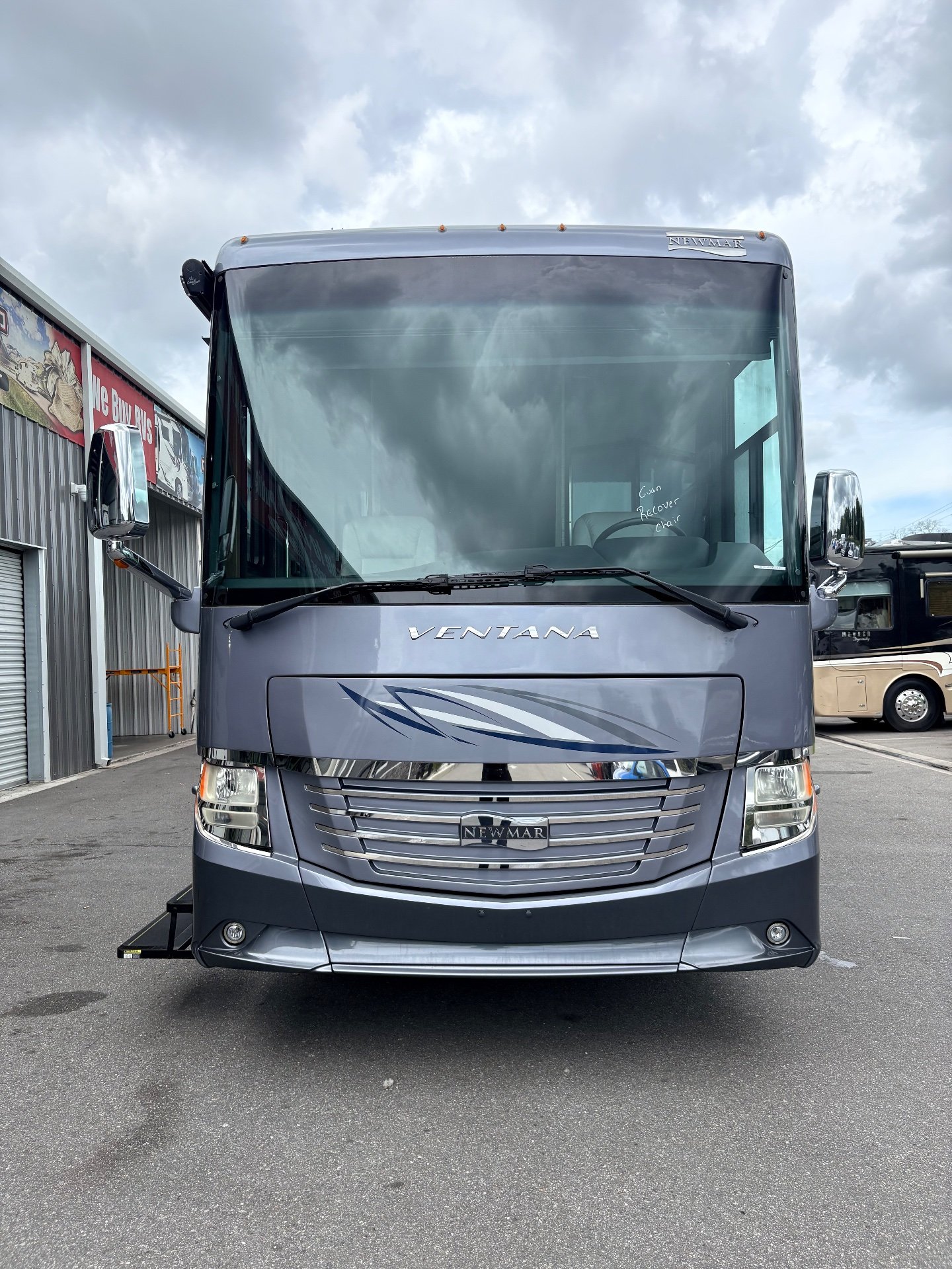 2019 Newmar Ventana 4369 - Exterior view 2
