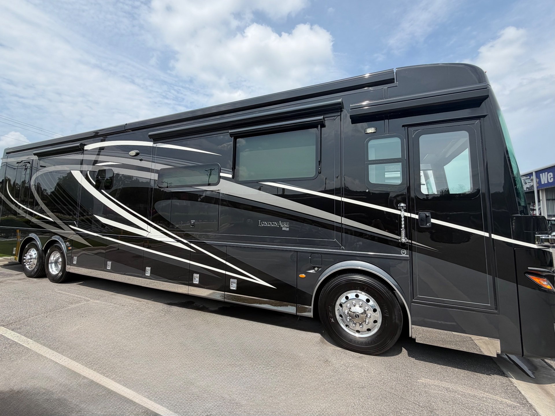 2020 Newmar London Aire 4535 - Exterior view