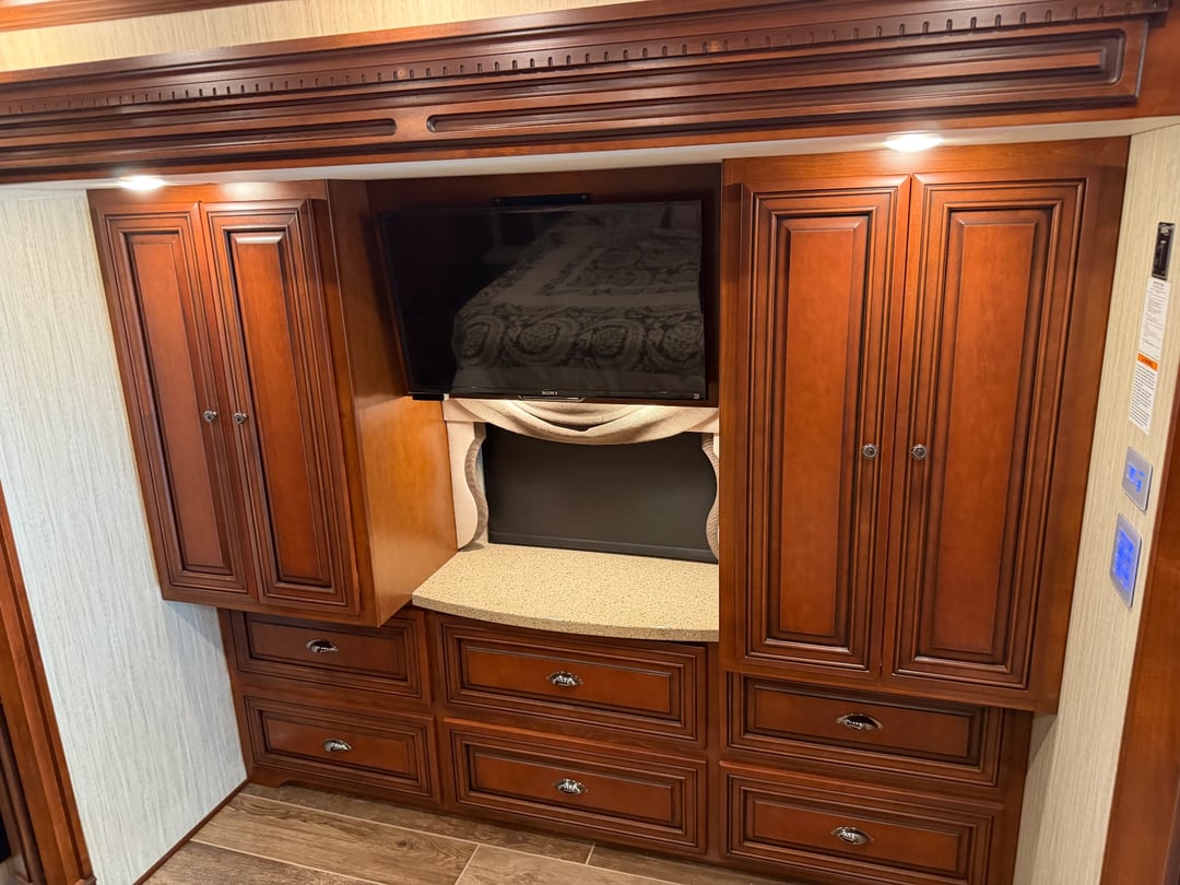 2017 Newmar Dutch Star 4369, Bedroom photo 2