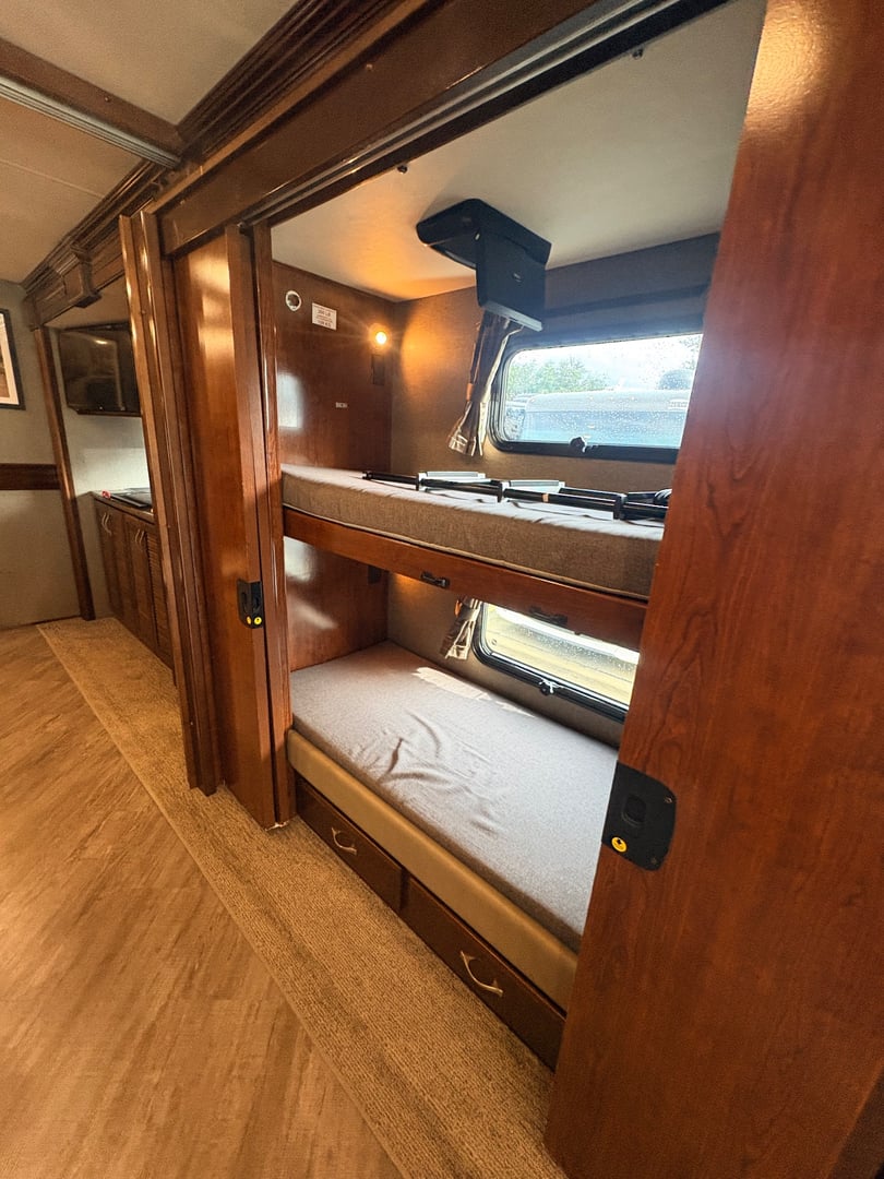 2019 Fleetwood Pace Arrow LXE 38N, Bedroom photo 2