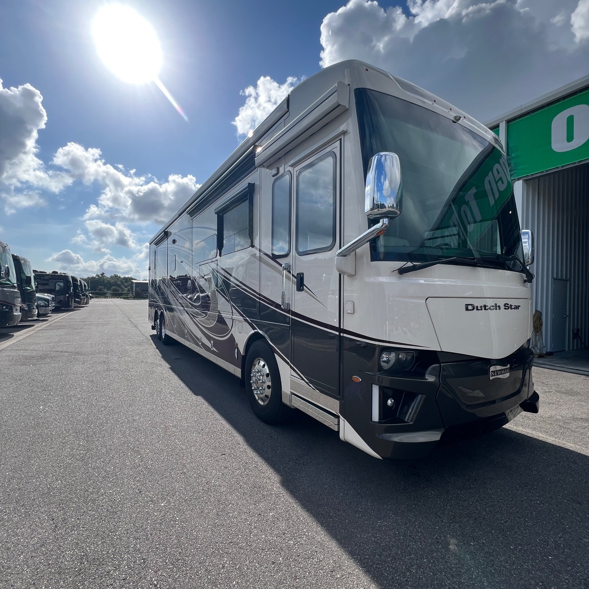 2021 Newmar Dutch Star 4326 - Exterior view 2