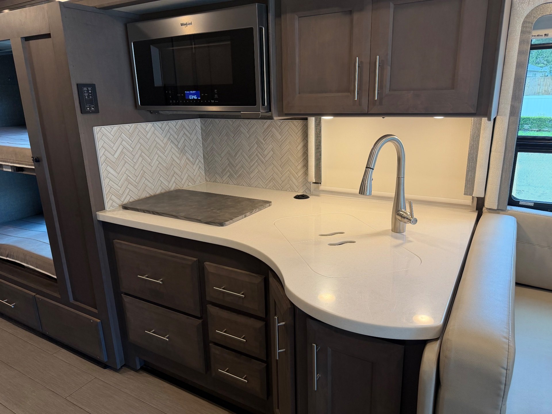 2022 Thor Motor Coach Palazzo 33.5 - Interior view 3