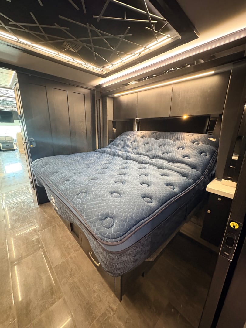 2025 Tiffin Zephyr 45 PZ, Bedroom photo 2
