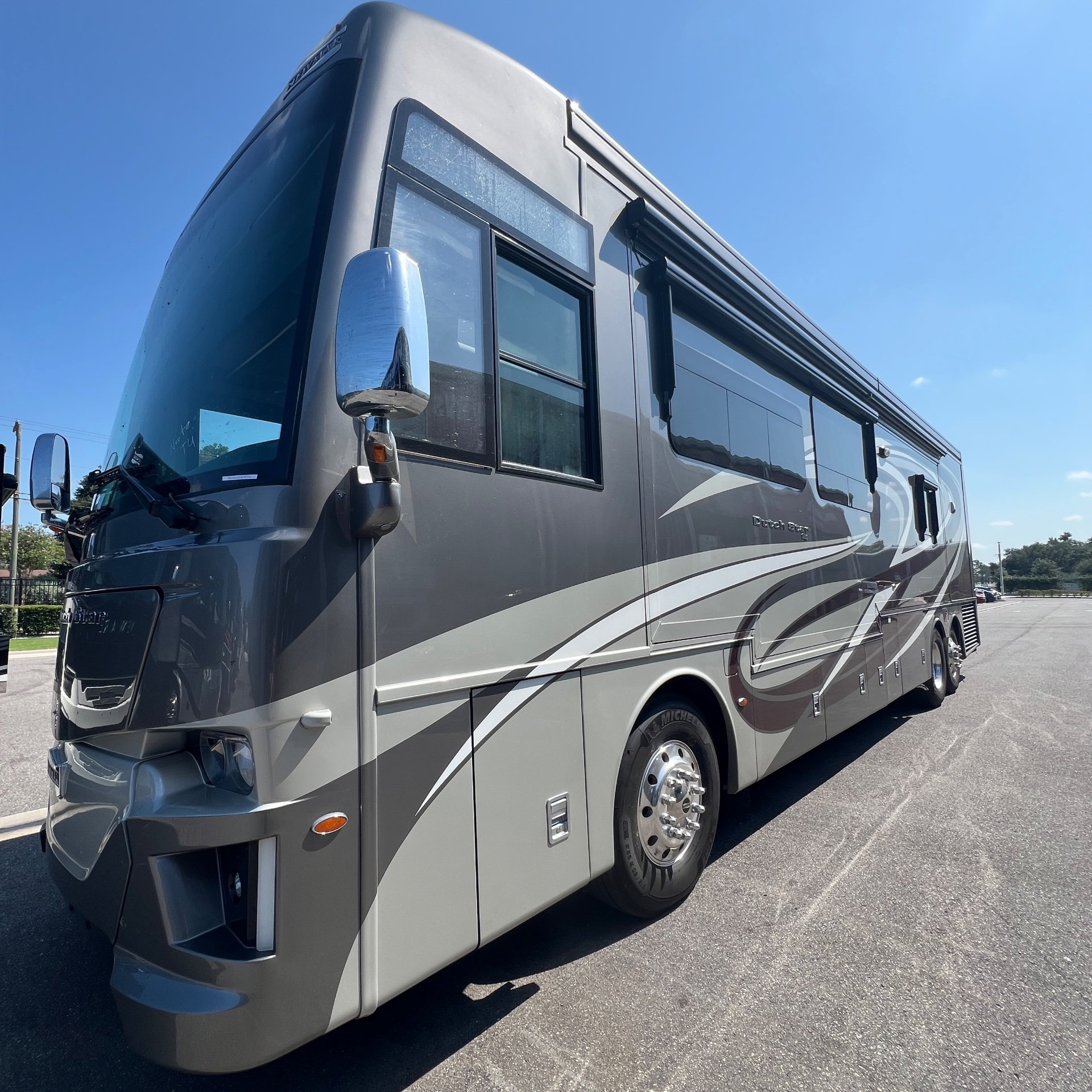 2022 Newmar Dutch Star 4081 - Exterior view