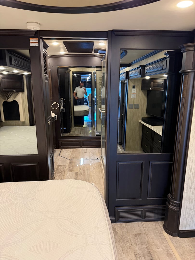 2017 Newmar Essex 4533, Bedroom photo 2