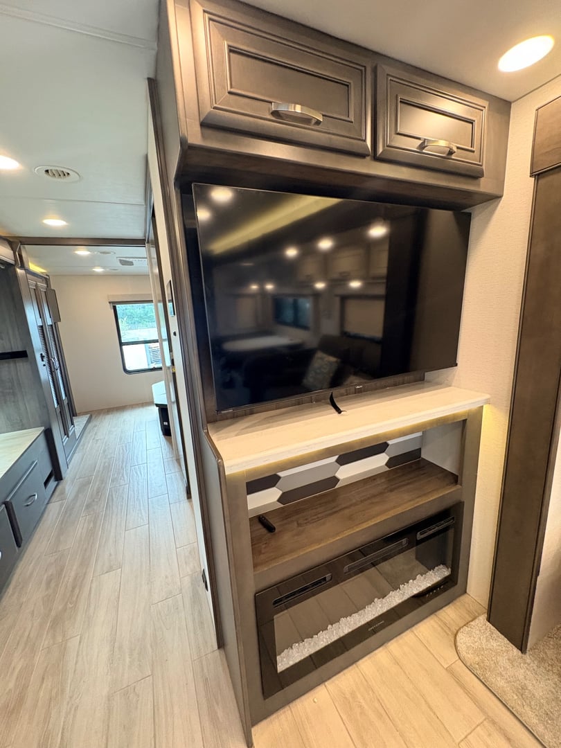 2025 Entegra Coach Accolade XL 37L, Living area photo 5
