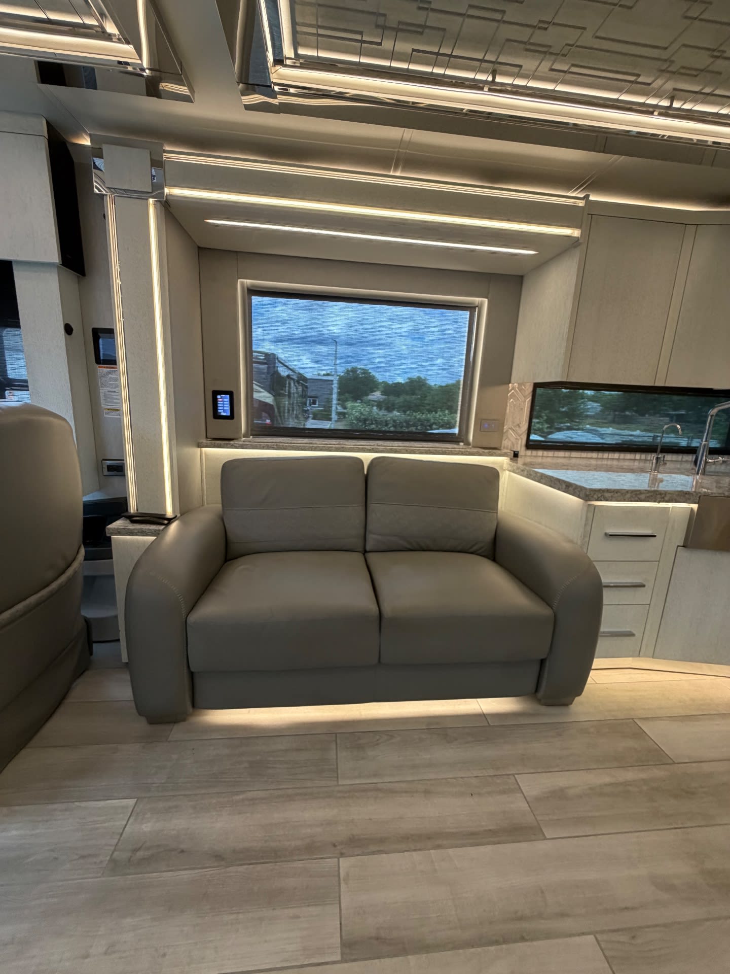 2022 Newmar King Aire 4531 - Interior view 2