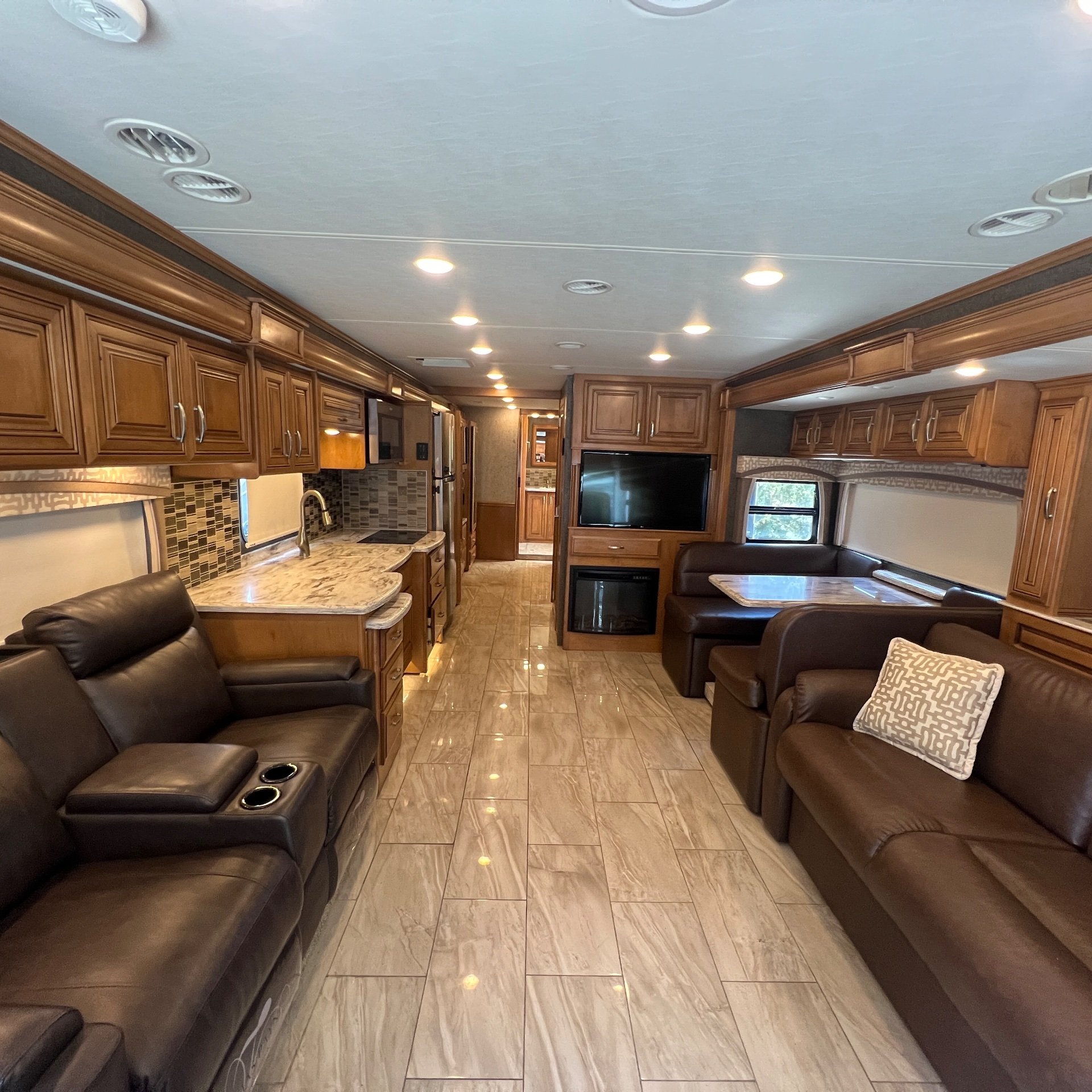 2018 Thor Motor Coach Aria 3901 - Interior view
