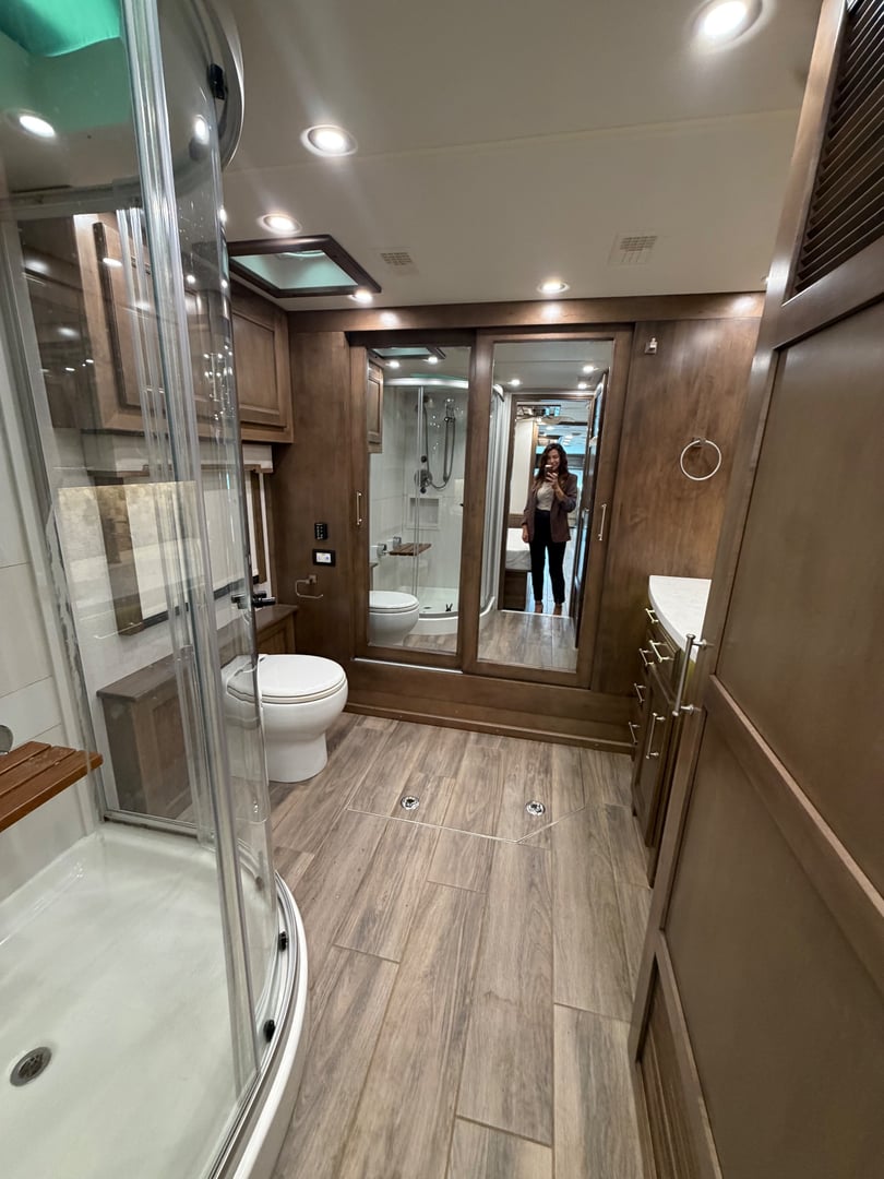 2022 Entegra Coach Aspire 44W, Bathroom photo 3