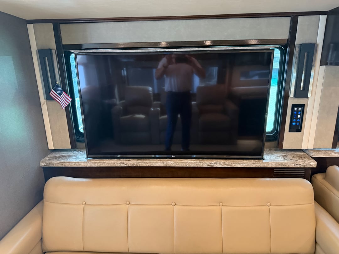 2019 Tiffin Allegro Bus 45 OPP, Living area photo 8