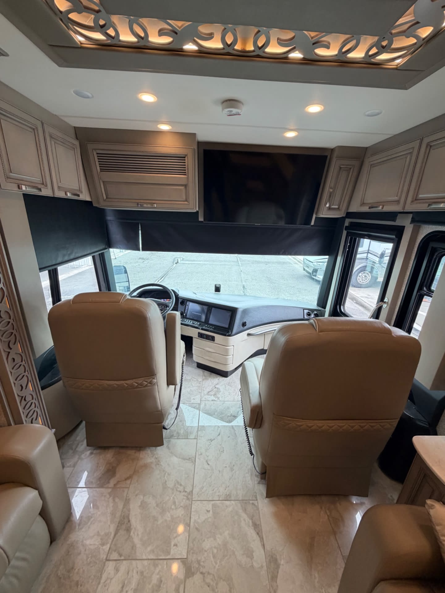 2023 Newmar Essex 4521 - Interior view 3