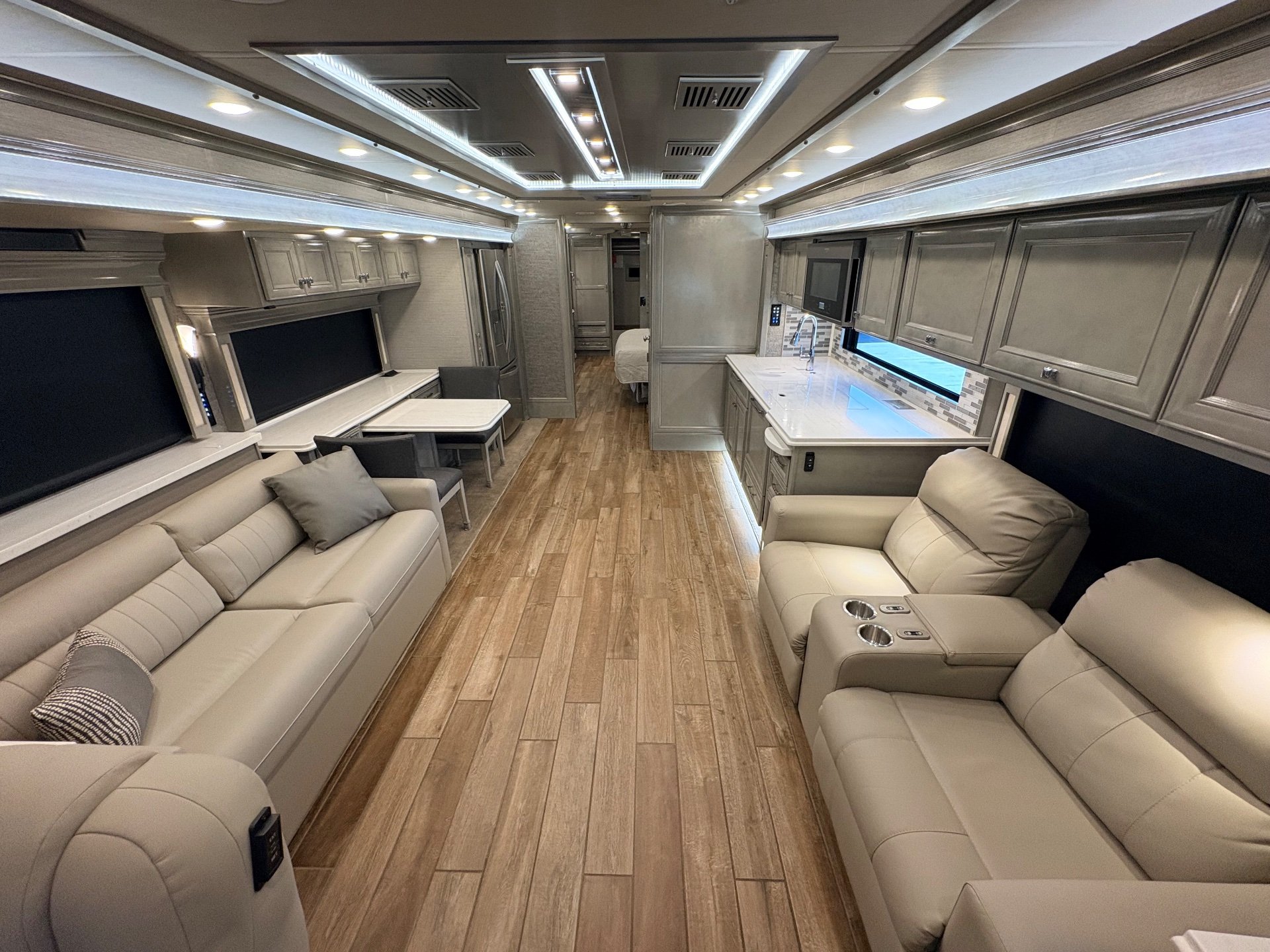2021 Tiffin Phaeton 40 IH - Interior view