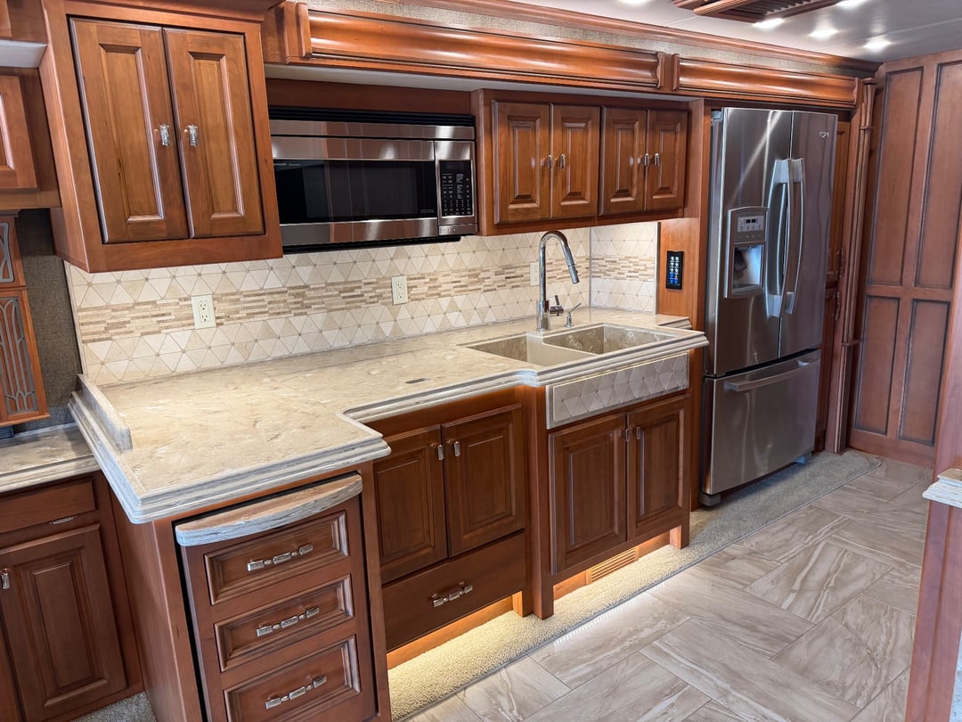 2017 Tiffin Allegro Bus 37 AP, Kitchen photo 3