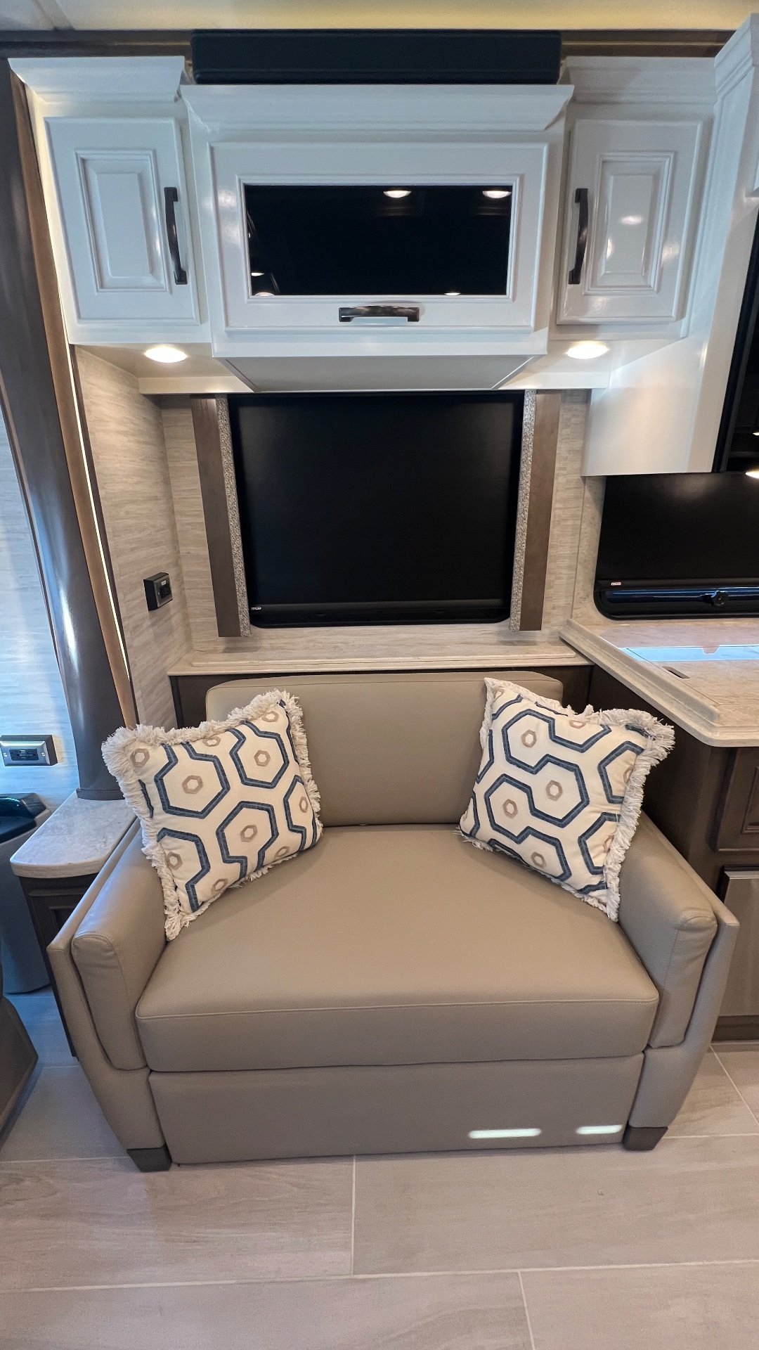 2025 Newmar Dutch Star 4340 - Interior view 3