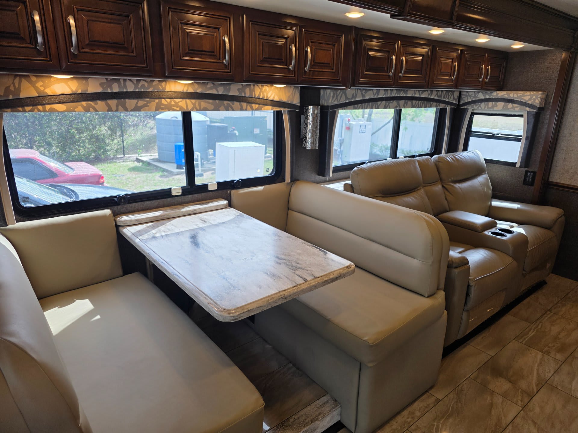 2018 Thor Aria 3601 - Interior view 2