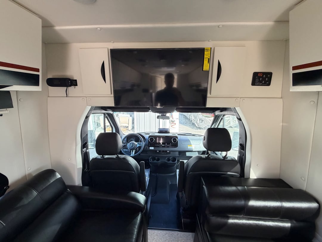 2026 Chinook RV Summit SS, Living area photo 3