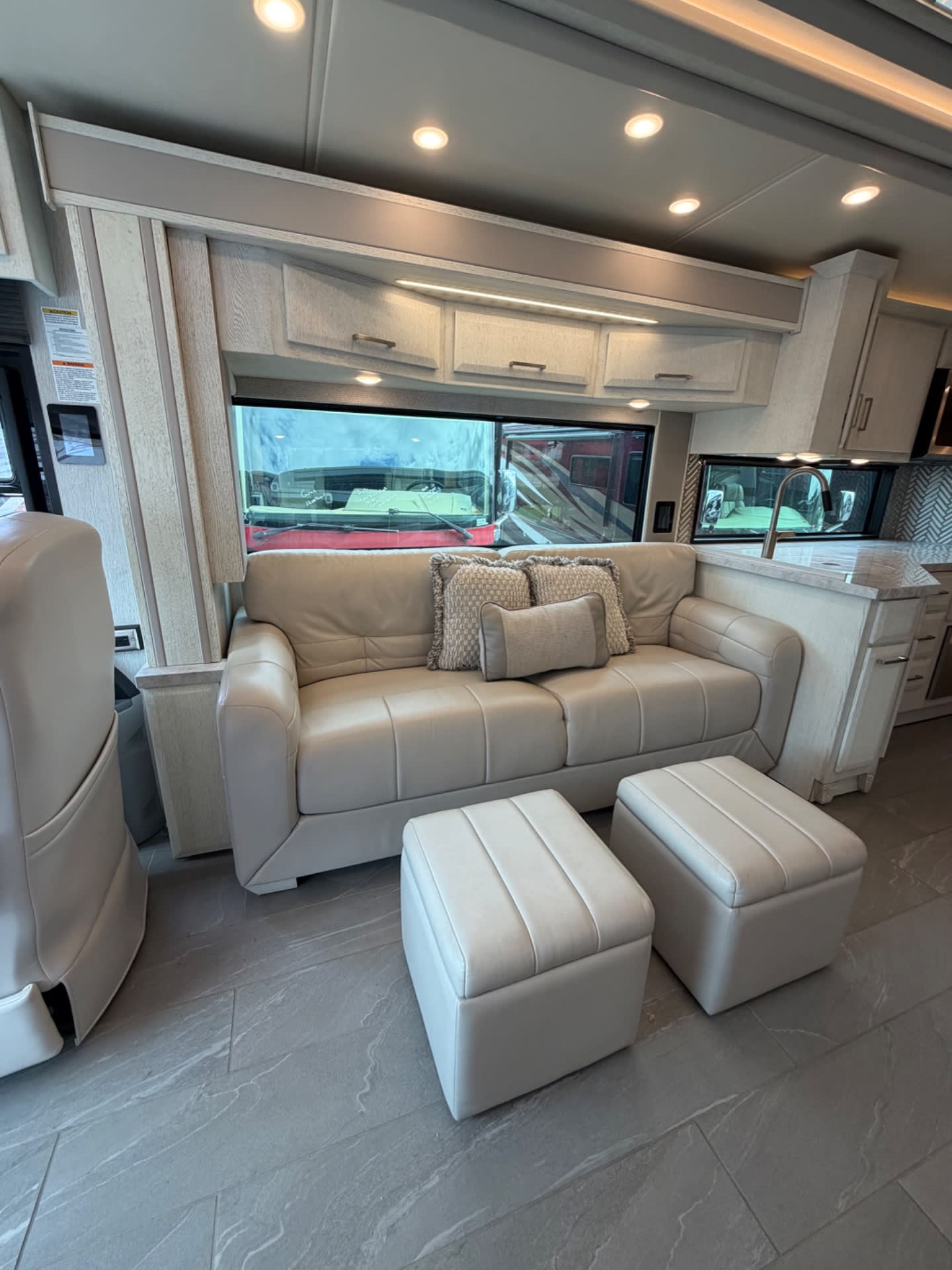 2022 Newmar New Aire 3545 - Interior view 3