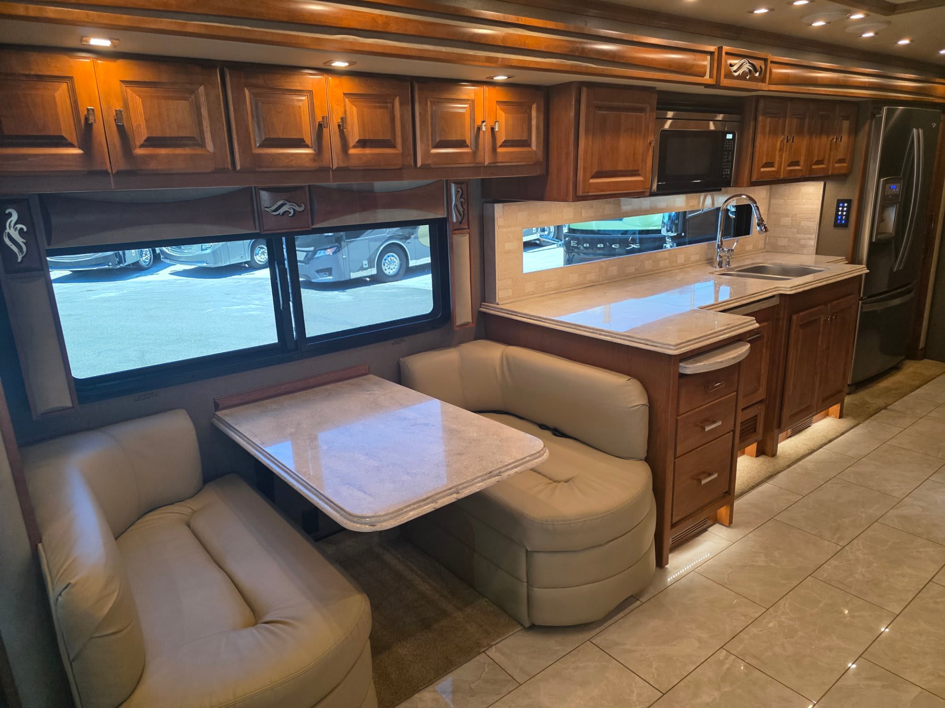 2019 Tiffin Phaeton 40 AH - Interior view 3