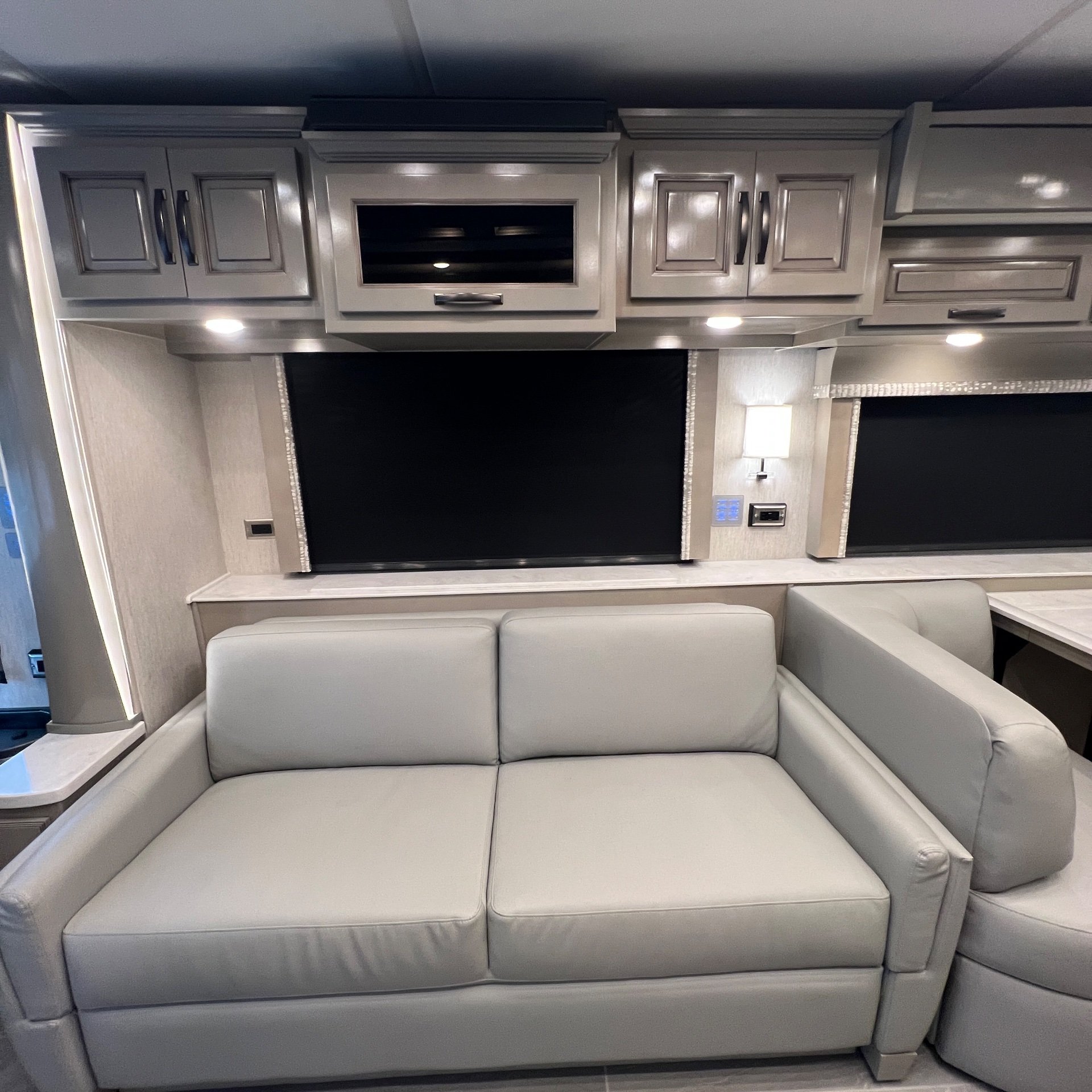 2023 Newmar Dutch Star 4370 - Interior view 3