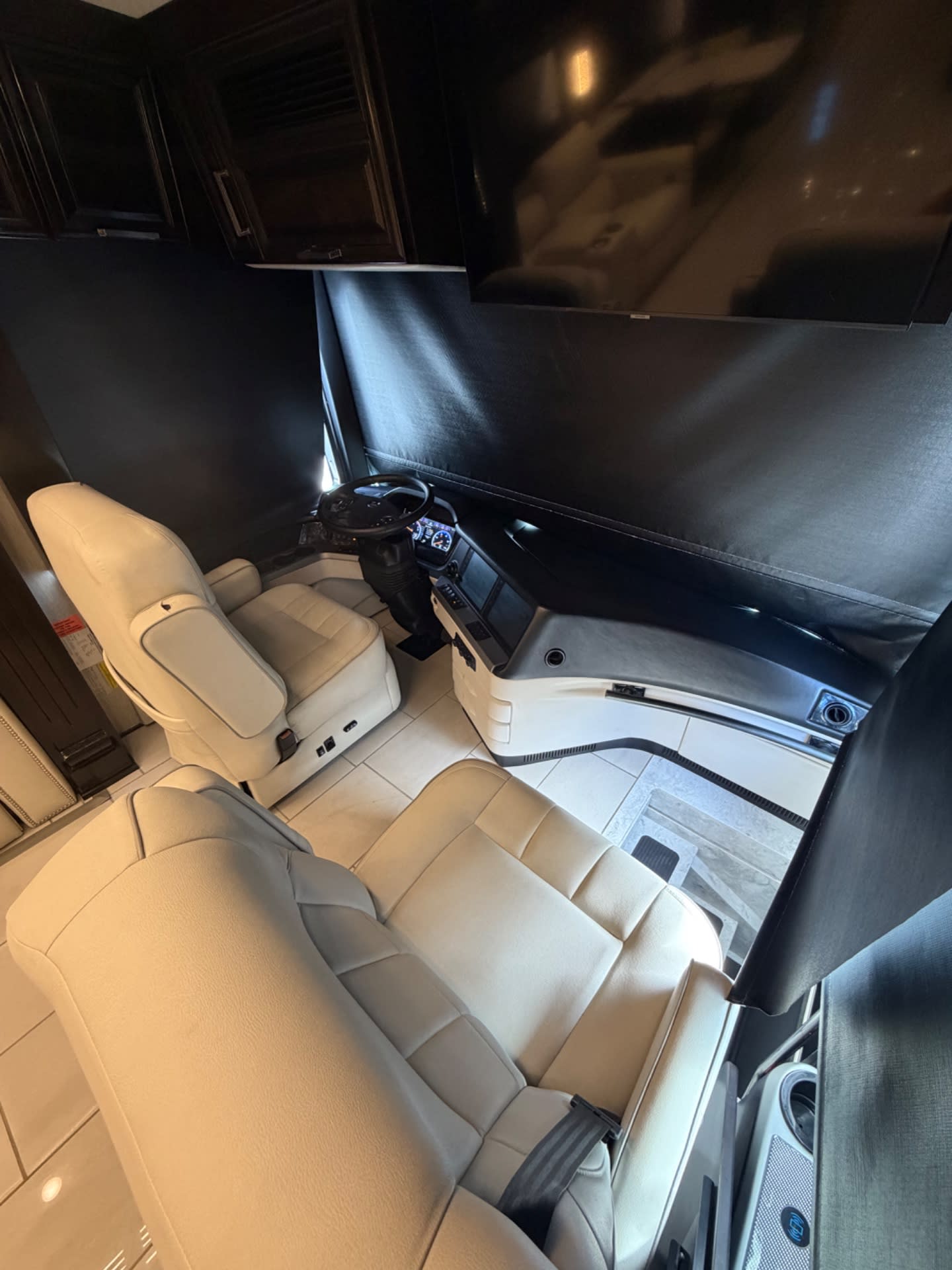 2021 Newmar London Aire 4551 - Interior view 2