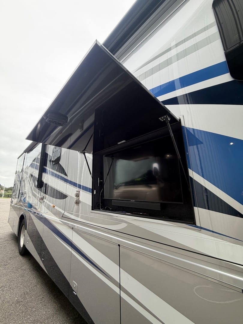 2023 Newmar Kountry Star 4068, Exterior photo 11