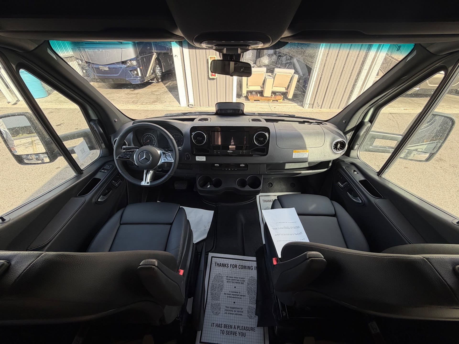 2026 Chinook Summit SS - Interior view