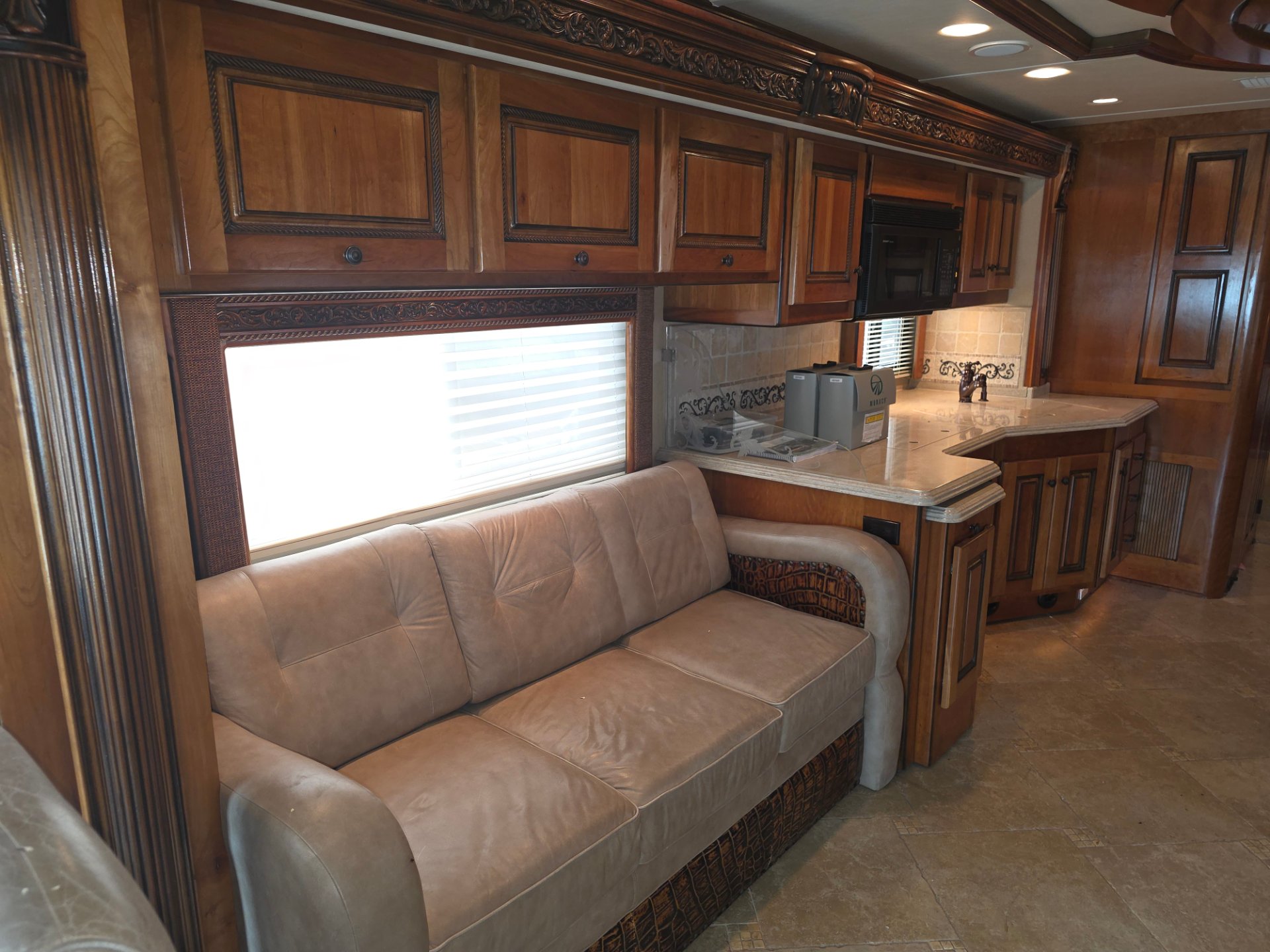 2010 Monaco Dynasty Yorkshire IV - Interior view 3
