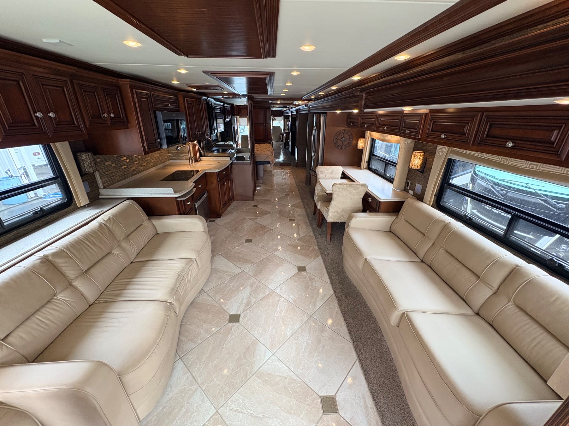 2015 Newmar Dutch Star 4369 FREIGHTLINER - Interior view