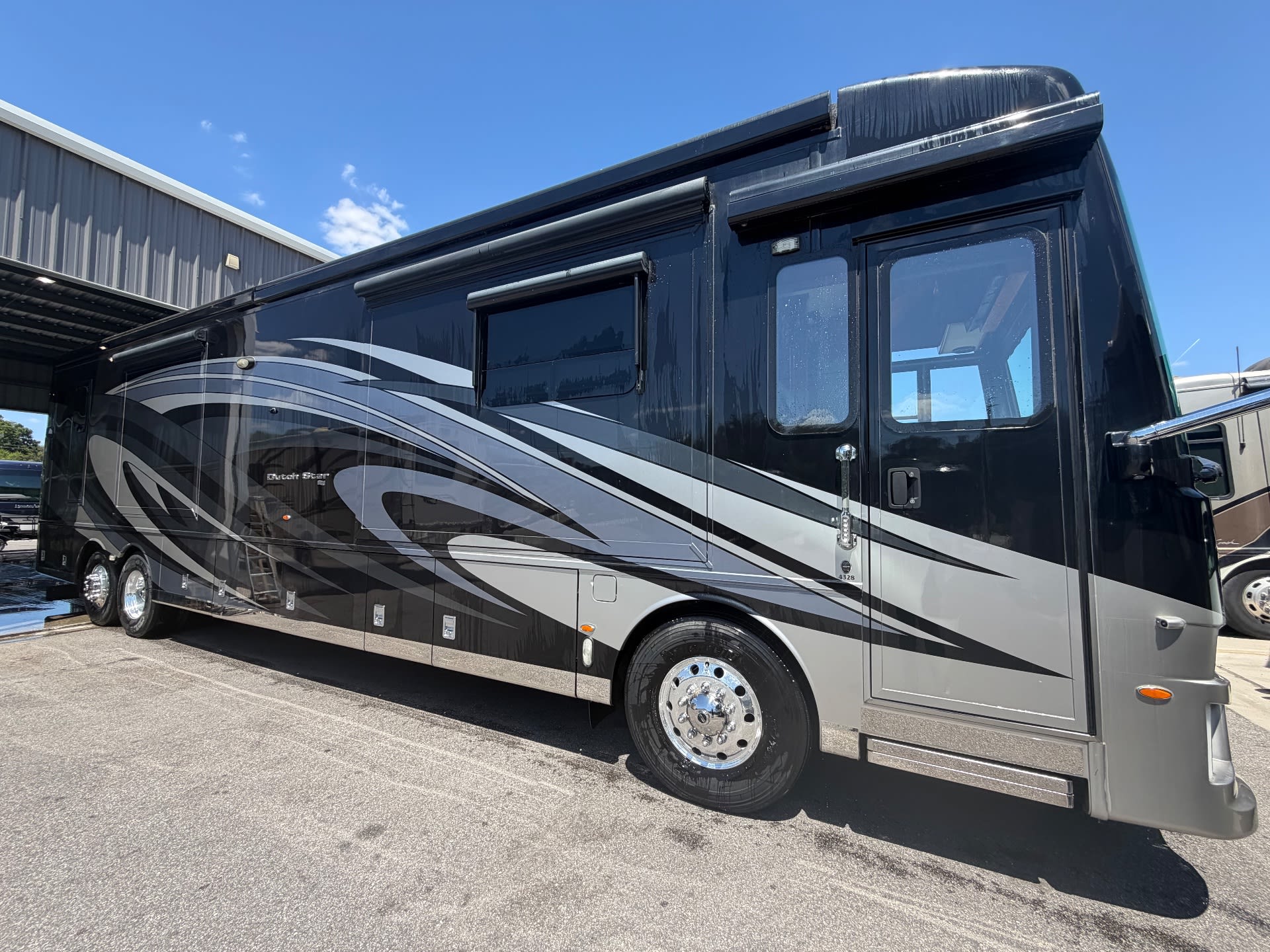 2019 Newmar Dutch Star 4328 - Exterior view