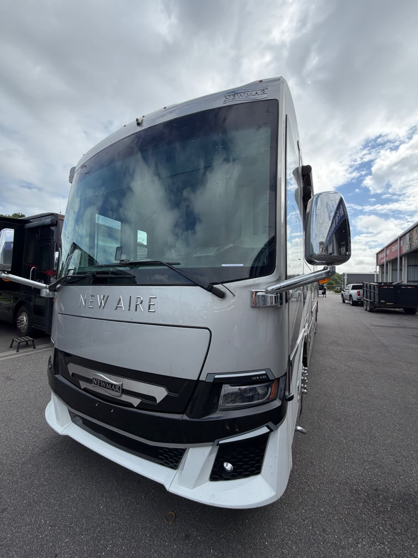 2022 Newmar New Aire 3545 - Exterior view 2