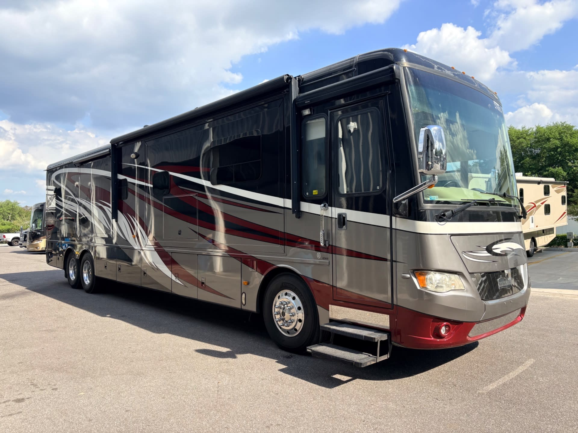 2014 Newmar Dutch Star 4364 - Exterior view