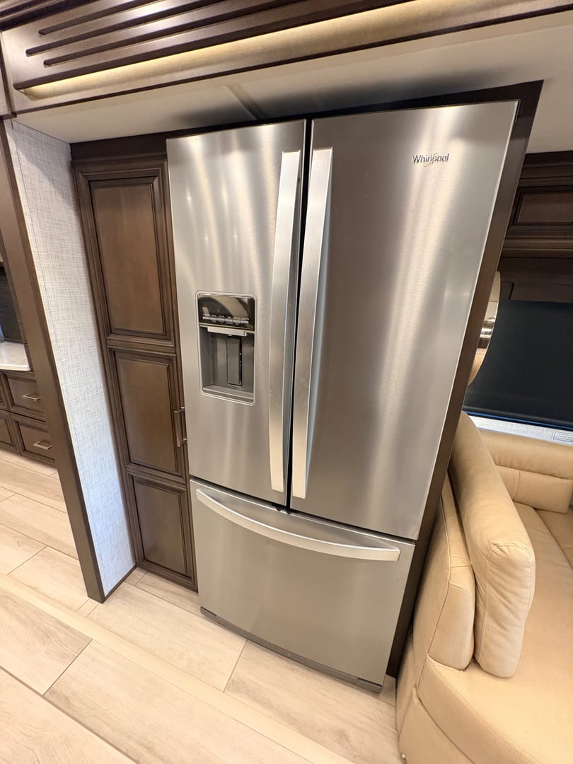 2023 Newmar London Aire 4579, Kitchen photo 2