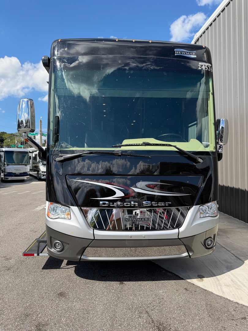 2017 Newmar Dutch Star 4369, Exterior photo 5