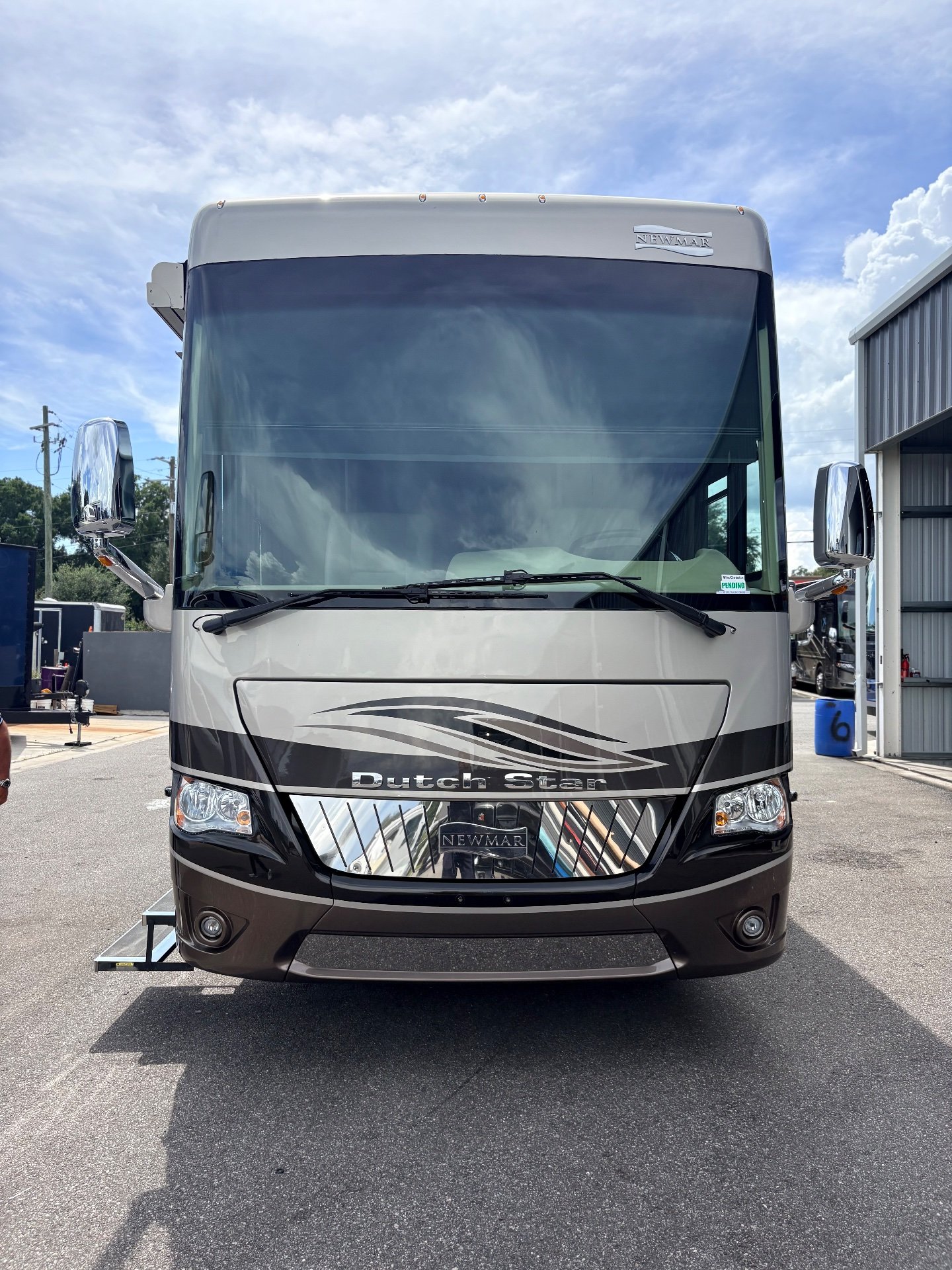2018 Newmar Dutch Star 4018 - Exterior view 2