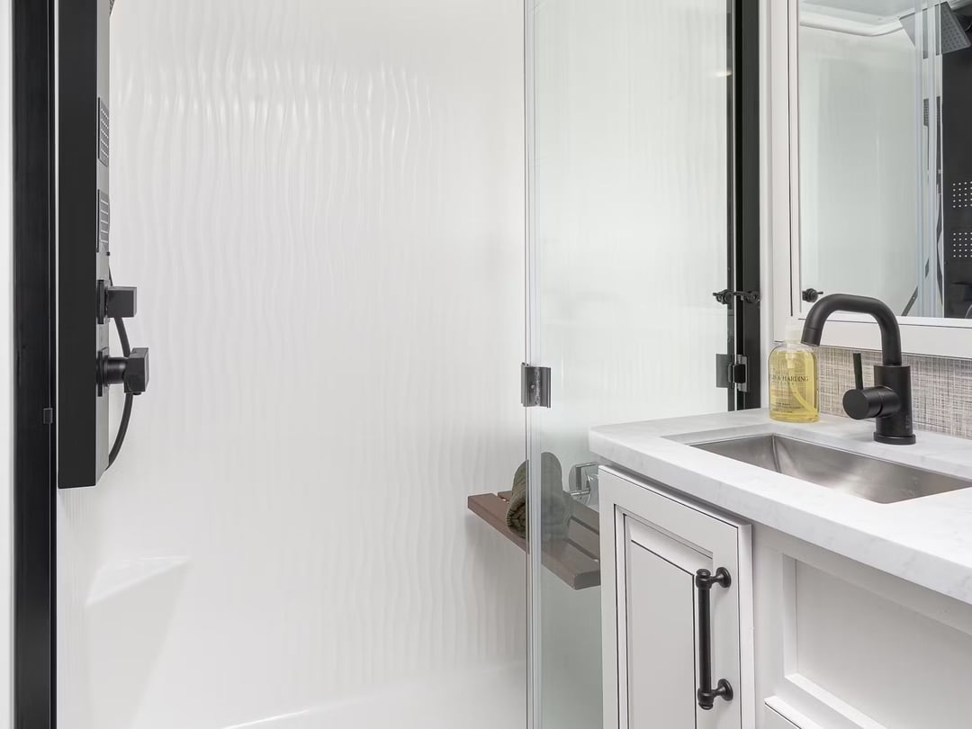 Bathroom in the Keystone Montana 3531RE
