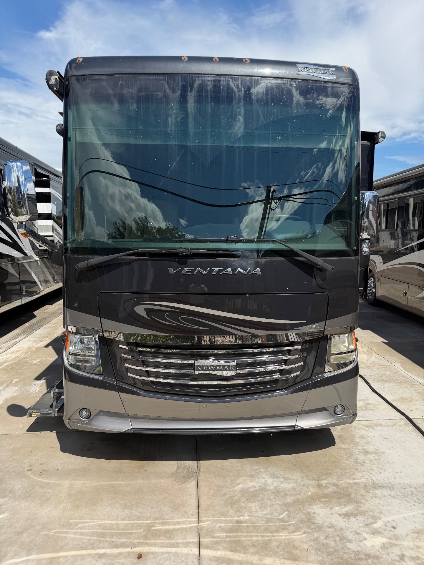 2018 Newmar Ventana 4369 - Exterior view 2