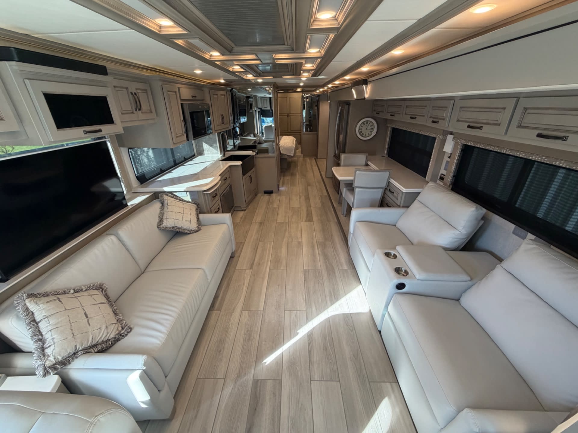 2023 Newmar Dutch Star 4369 - Interior view