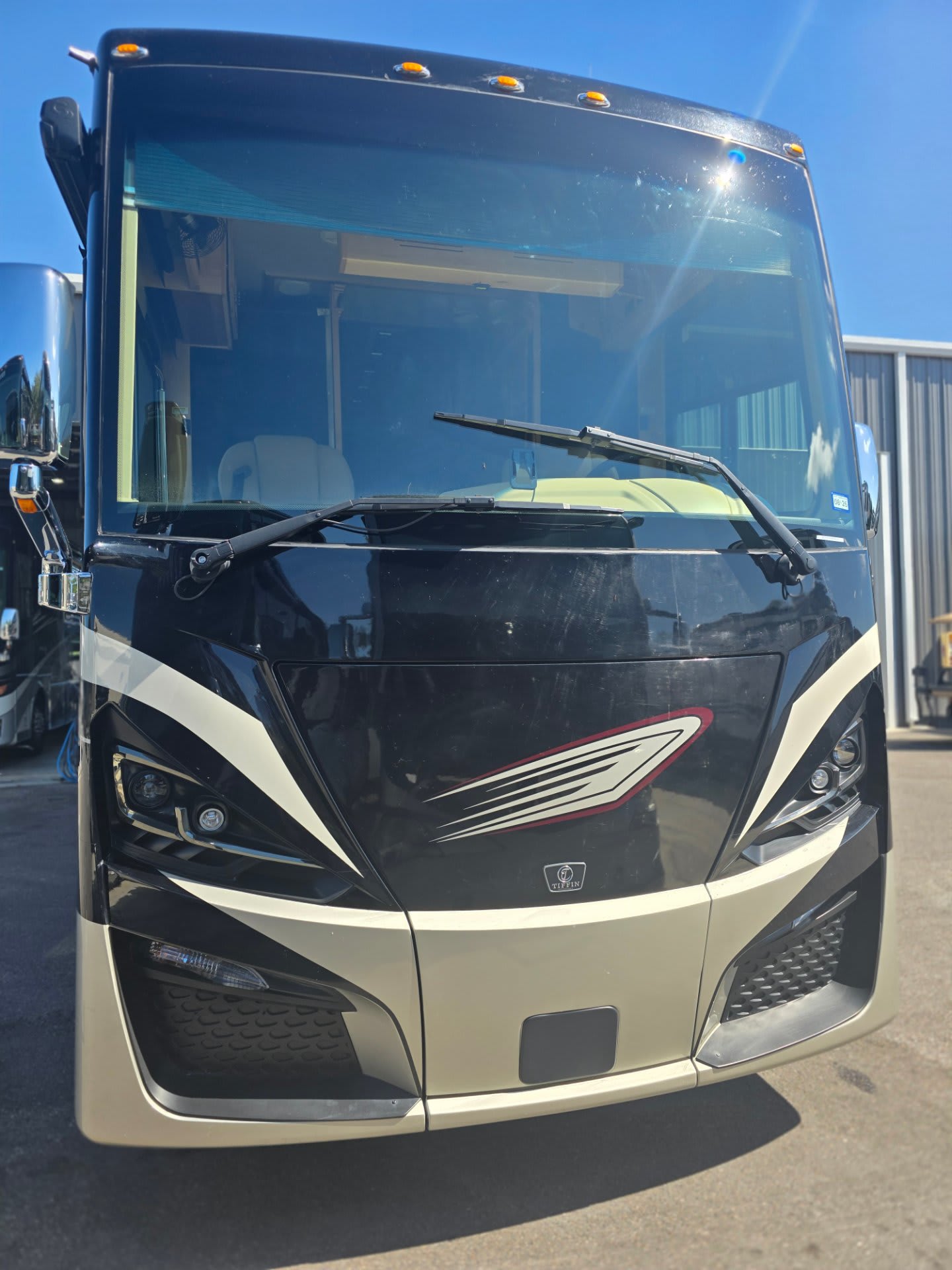 2022 Tiffin Phaeton 40 IH - Exterior view 2