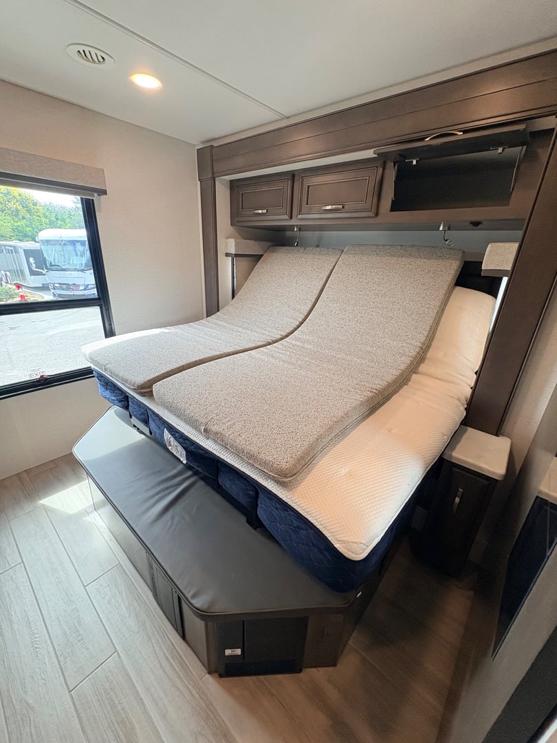 2025 Entegra Coach Accolade XL 37L, Bedroom photo 2