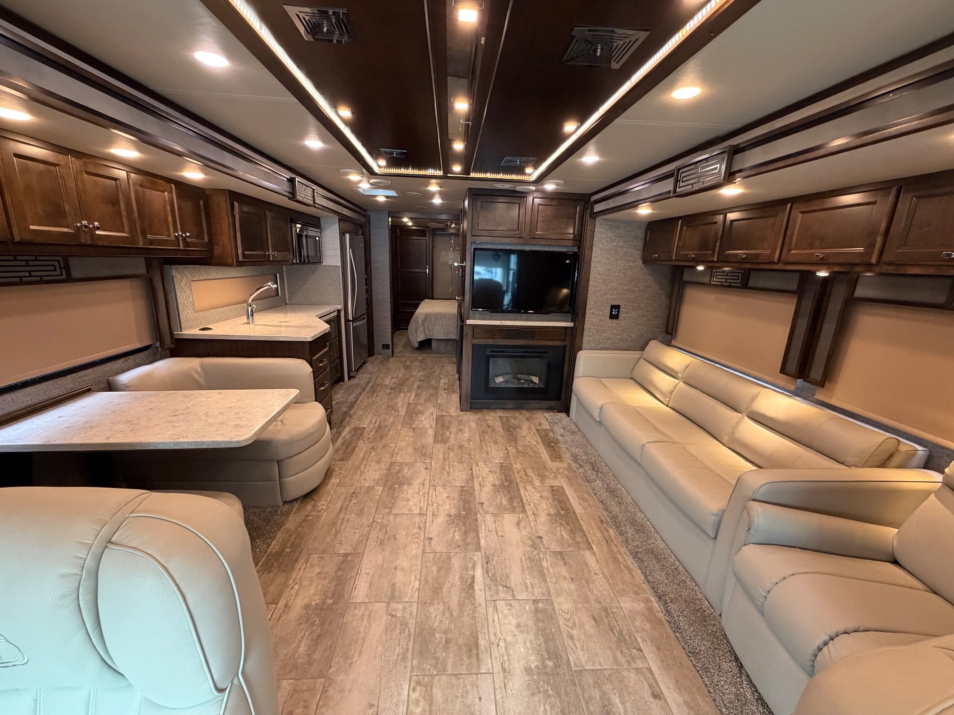 2020 Tiffin Allegro Red 33AA - Interior view