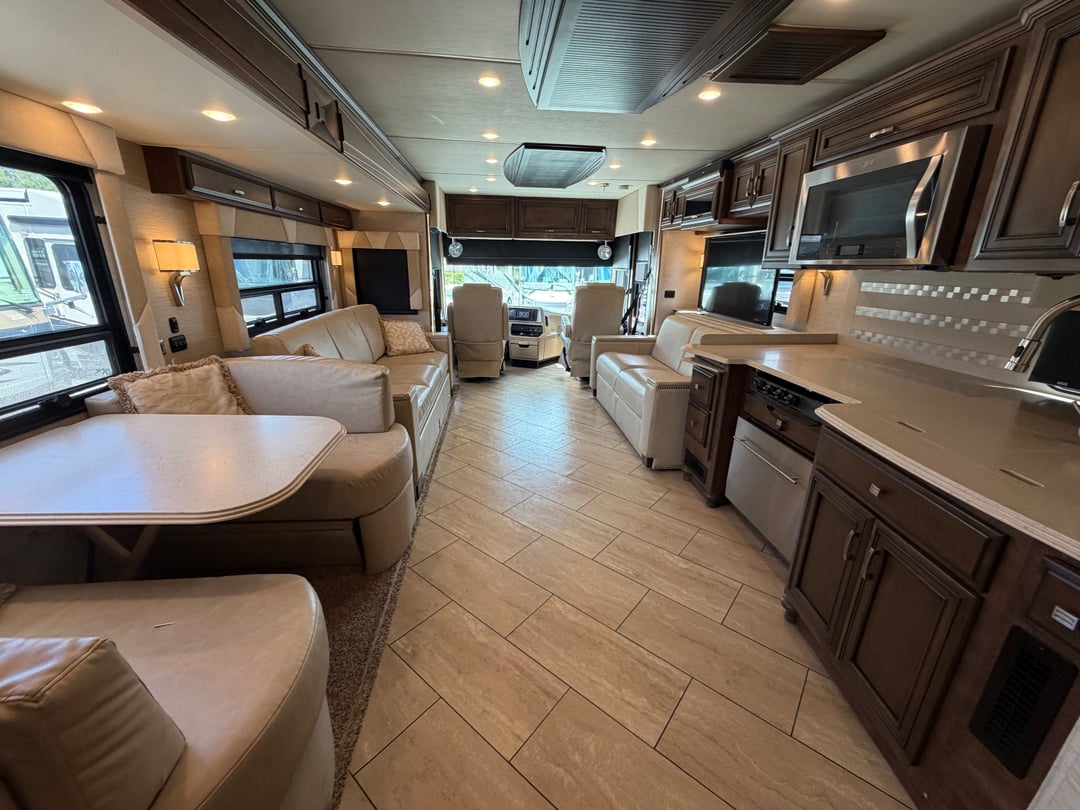 2018 Newmar Ventana 4037, Living area photo 3