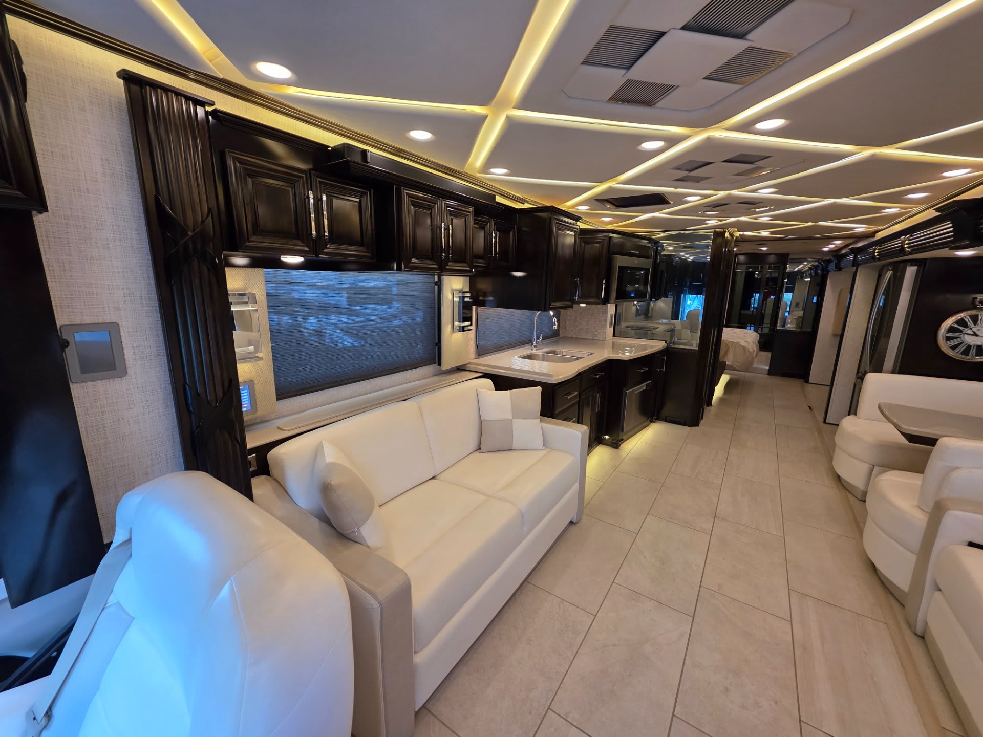 2020 Newmar Mountain Aire 4543 - Interior view 3