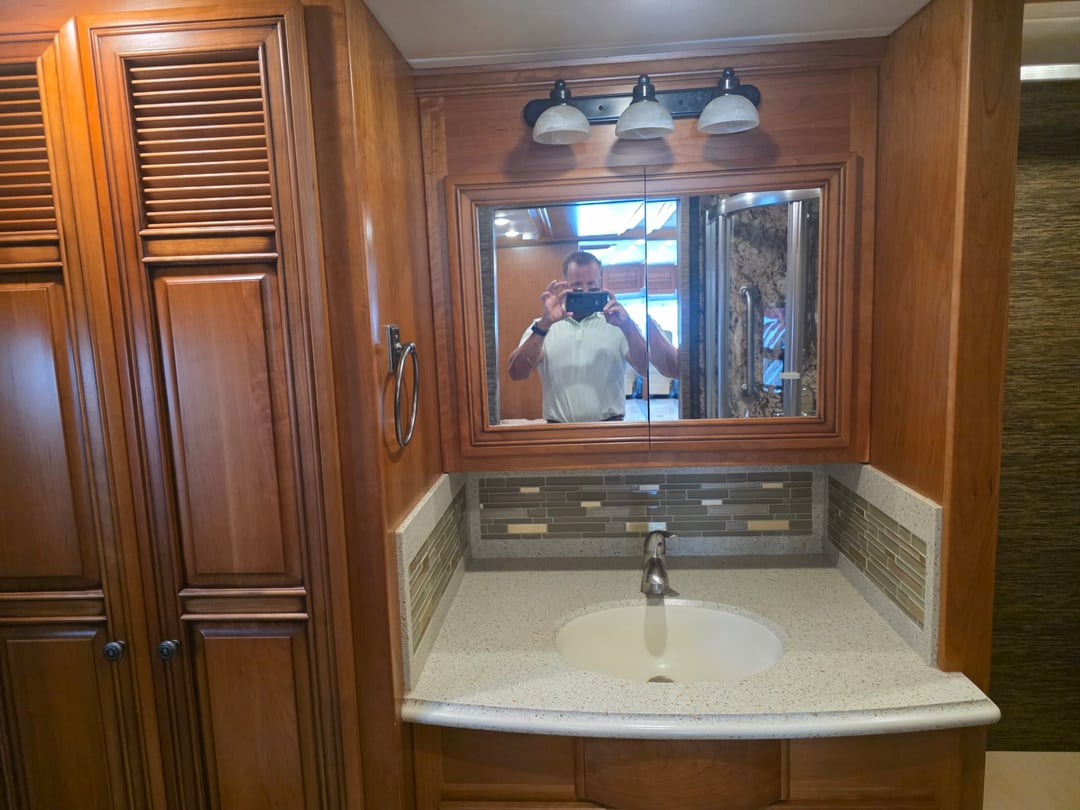 2015 Newmar Dutch Star 4018, Interior photo 27