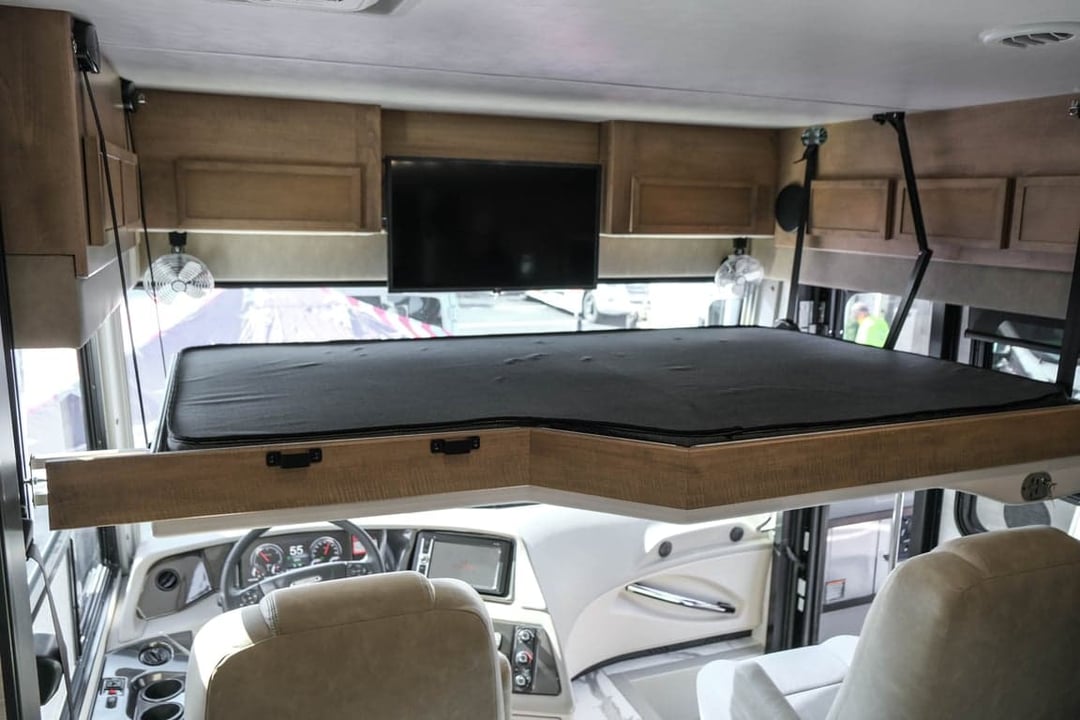 Heavy-duty front bunk