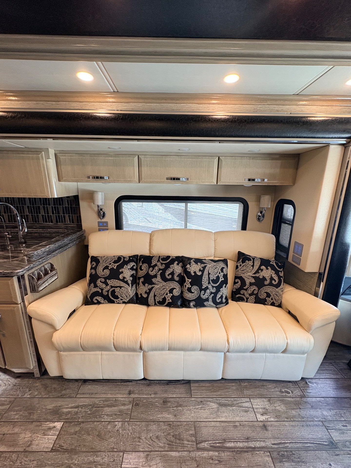 2018 Newmar King Aire 4553 - Interior view 2