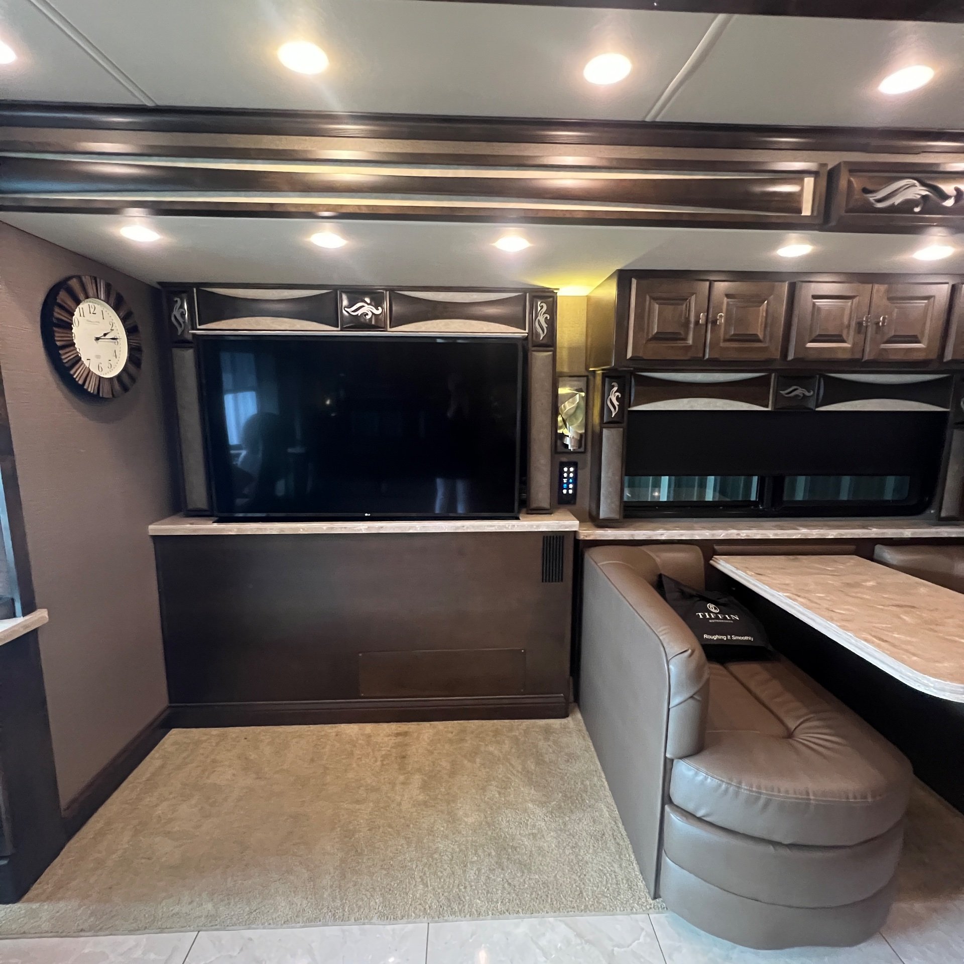 2018 Tiffin Phaeton 40 IH - Interior view 3