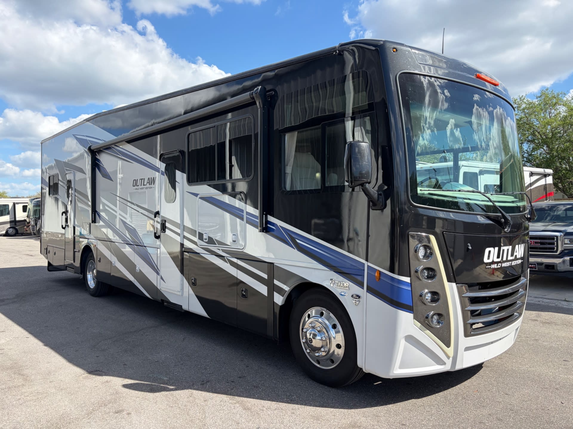 2025 Thor Motor Coach Outlaw 38KB