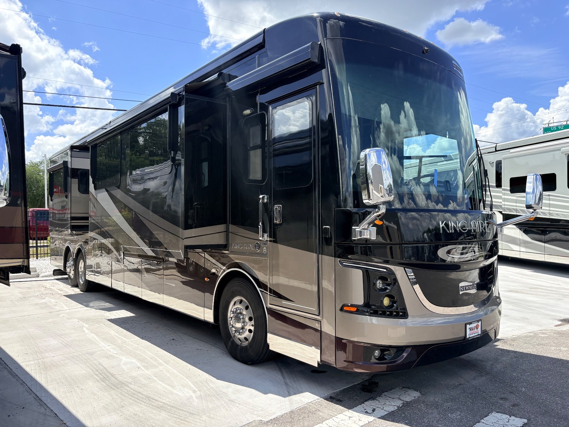 2018 Newmar King Aire 4553 - Exterior view