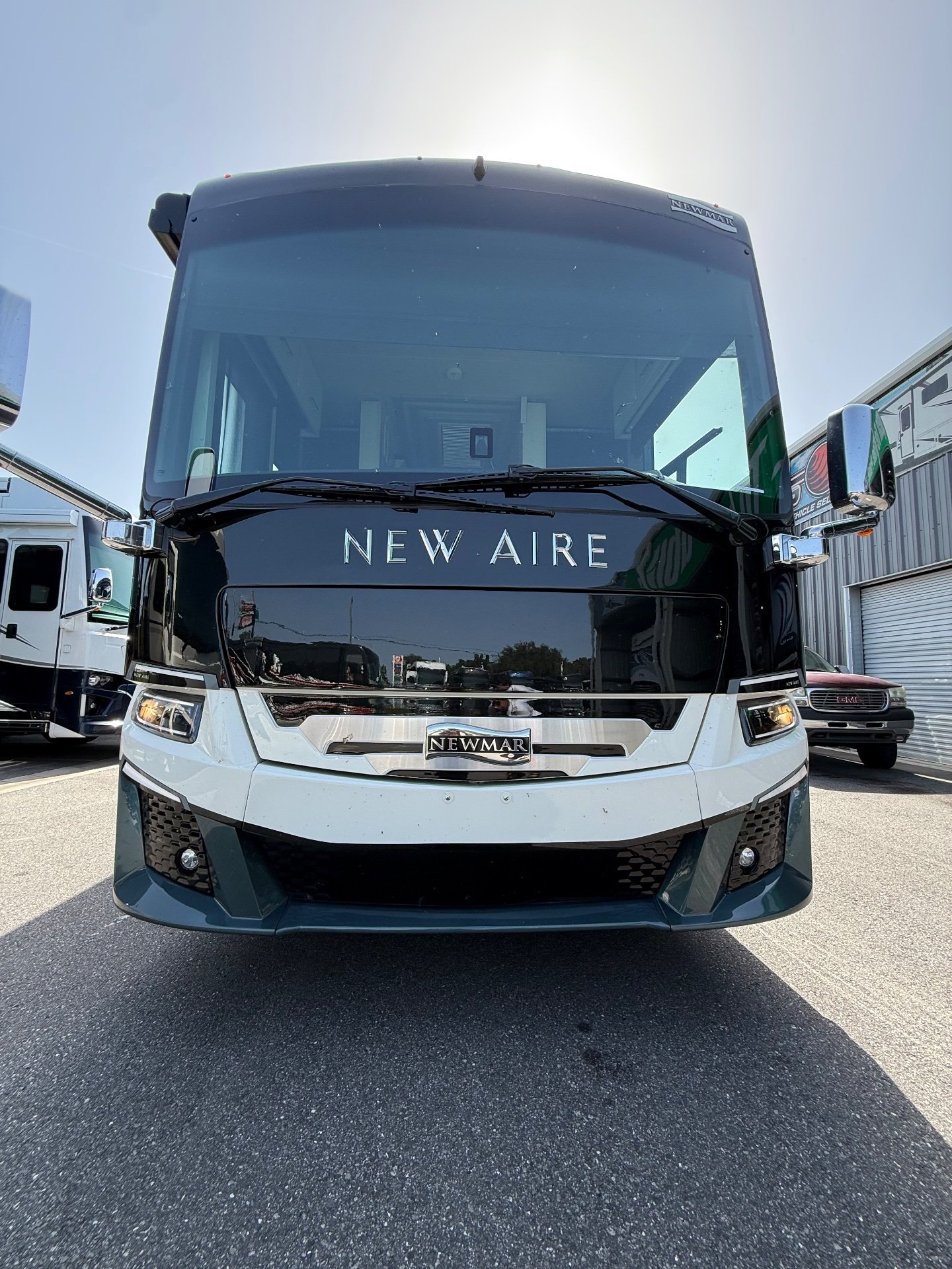 2022 Newmar New Aire 3543 - Exterior view 2