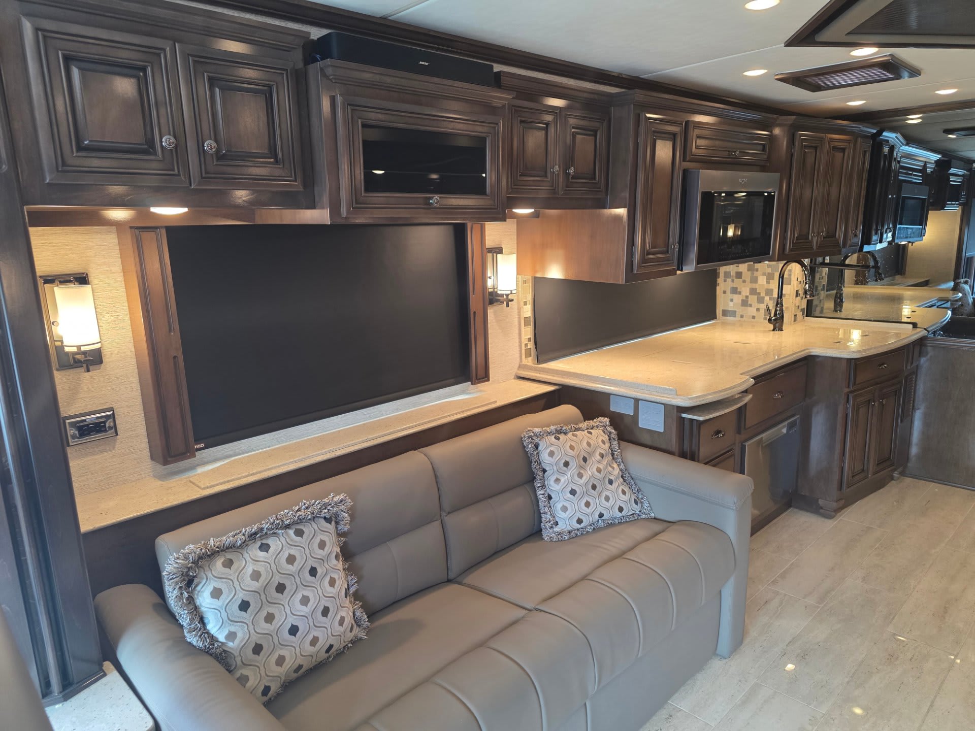 2020 Newmar Dutch Star 4369 - Interior view 3